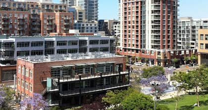 Modern Loft, Clean, Quiet, WiFi, Cable, Parking