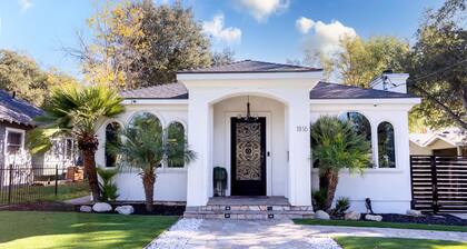 Spacious, Well-Appointed, Lux/Modern Touches w/ Pool Table, Ping-Pong & Fire Pit