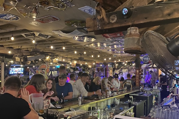 Bar (in der Unterkunft)