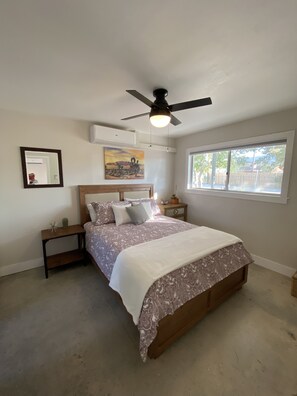 1 bedroom, free WiFi, bed sheets - Mountain View Bungalows Under the Stars-Unit A Mars (Joshua Tree)