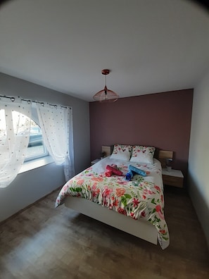 2 bedrooms, soundproofing, iron/ironing board, travel crib