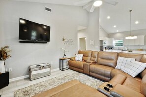 Smart TV - On the Biloxi River | Private Dock + Boat Launch + Kayaks (Gulfport)