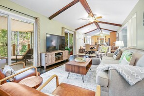 Smart TV, fireplace, table tennis, offices - Large discounts for longer stays in Winter (Buford)