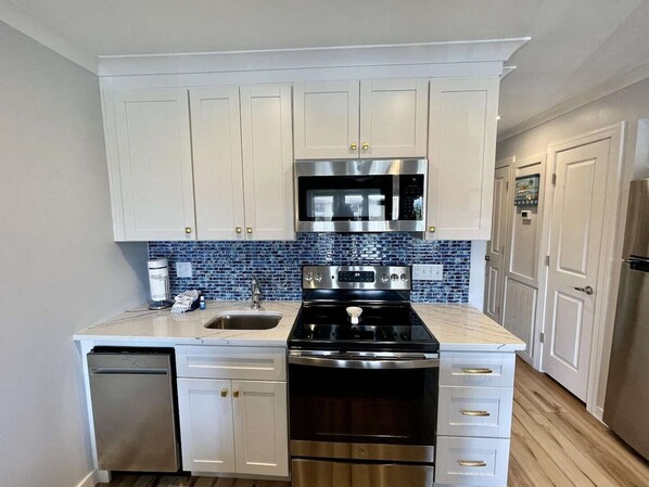 Fridge, microwave, stovetop, dishwasher