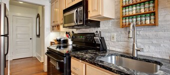 Lincoln St Condo: Quiet Spot Near Night Life!