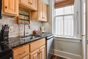 Fridge, microwave, oven, stovetop - Lincoln St Condo: Quiet Spot Near Night Life! (Savannah)