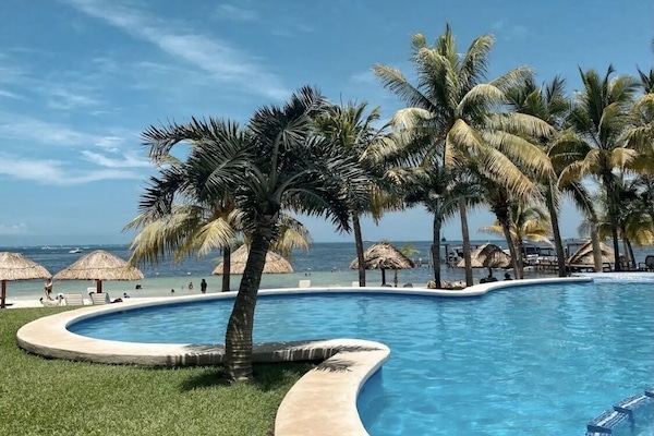 TROPICAL POOL WITH OCEANVIEW