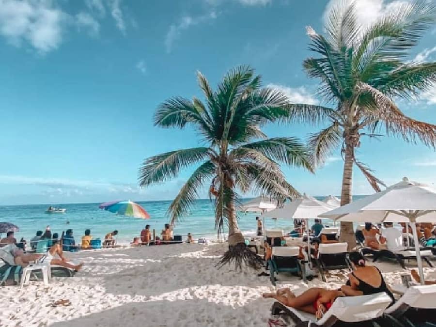 Private beach nearby, white sand, beach cabanas, sun loungers