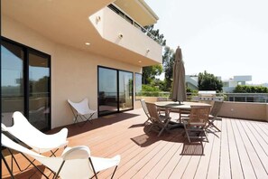 Outdoor dining - Stunning 5BR Terrace Home | Incredible Ocean Views (Del Mar)