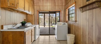 Belle La Vie! Spacious Lake house with gorgeous views!