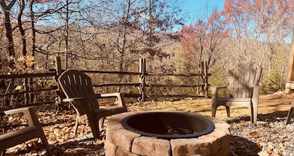 Wide-Spread Mountain Views, Hot Tub, Firepit, Arcade & So Much More!