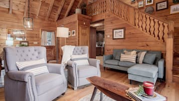 Smart-TV, peis og bøker