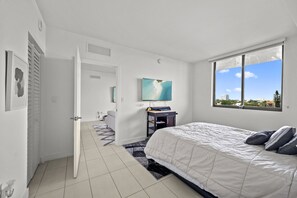 Room - *Cozy 2/2 Apt on The Legendary Calle Ocho Strip* (Miami)