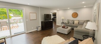 Large 5BR Home Sleeps 16! Hot Tub!