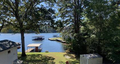 Main Channel Lake Hamilton- private hot tub, firepit, boat dock