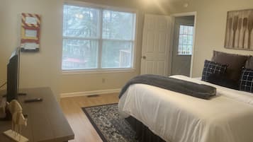 2 habitaciones, tabla de planchar con plancha y cuna de viaje