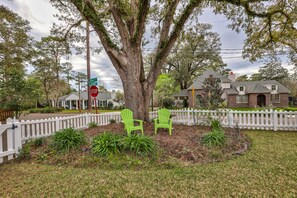 Property grounds - Designer's Exclusive at Pine Hill Gardens (Tallahassee)