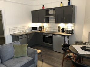 Refrigerador, microondas, horno, lavavajillas