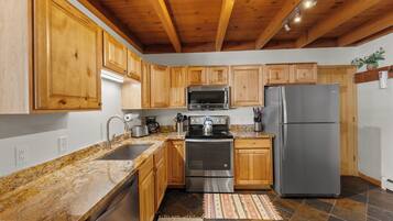 Condo (2 Bedrooms) | Property amenity