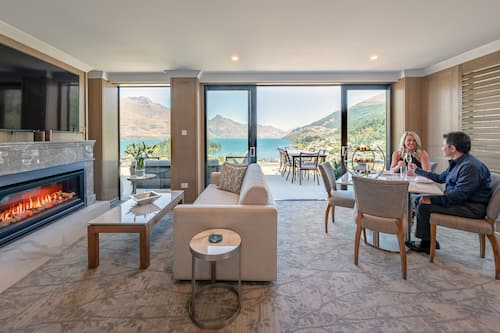 Eagles Nest | Living area | Smart TV, fireplace