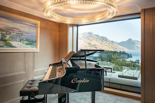 Presidential Suite | Living area | Smart TV, fireplace