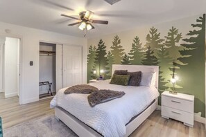 5 chambres, bureau, fer et planche à repasser, lit parapluie