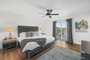 5 bedrooms, desk, iron/ironing board, travel crib