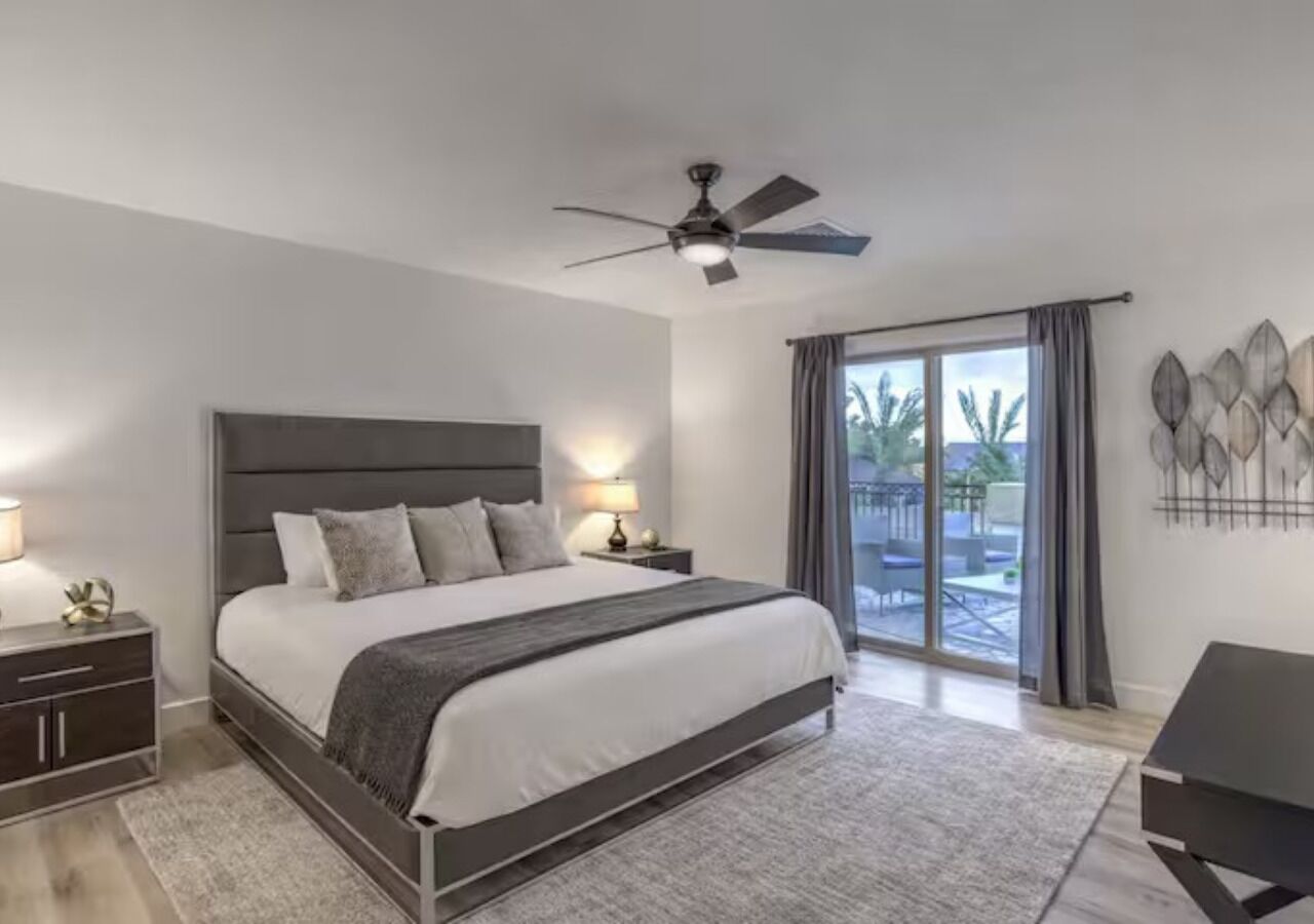 5 bedrooms, desk, iron/ironing board, travel crib