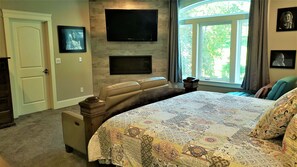 7 bedrooms, desk, iron/ironing board, free WiFi