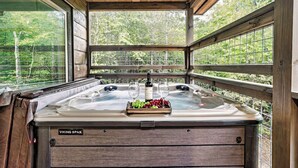 A wooden spa tub with a label "Viking Spas" and a tray of grapes and a bottle of wine. - Generational Cabin Near Gatlinburg & Dollywood (Sevierville)