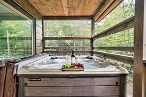 Interior - Fire Place/Heated Pool/Hot Tub/Lux Cabin w/Theatre Rm/Game Rm/5 miles to Prkwy (Sevierville)