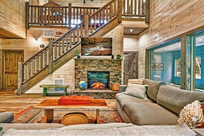 Smart TV, fireplace, video games, video library - Fire Place/Heated Pool/Hot Tub/Lux Cabin w/Theatre Rm/Game Rm/5 miles to Prkwy (Sevierville)