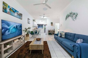 TV, Netflix, streaming services - City Living: Modern ~ OutdoorDining ~ Private Yard (Alawa)