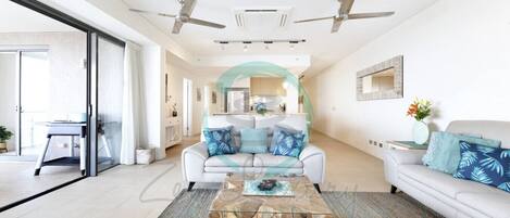 Fernseher, Bücher, Stereoanlage