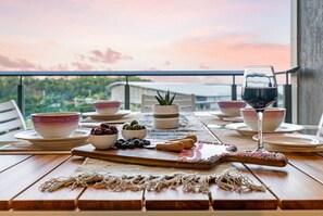 屋外ダイニングエリア