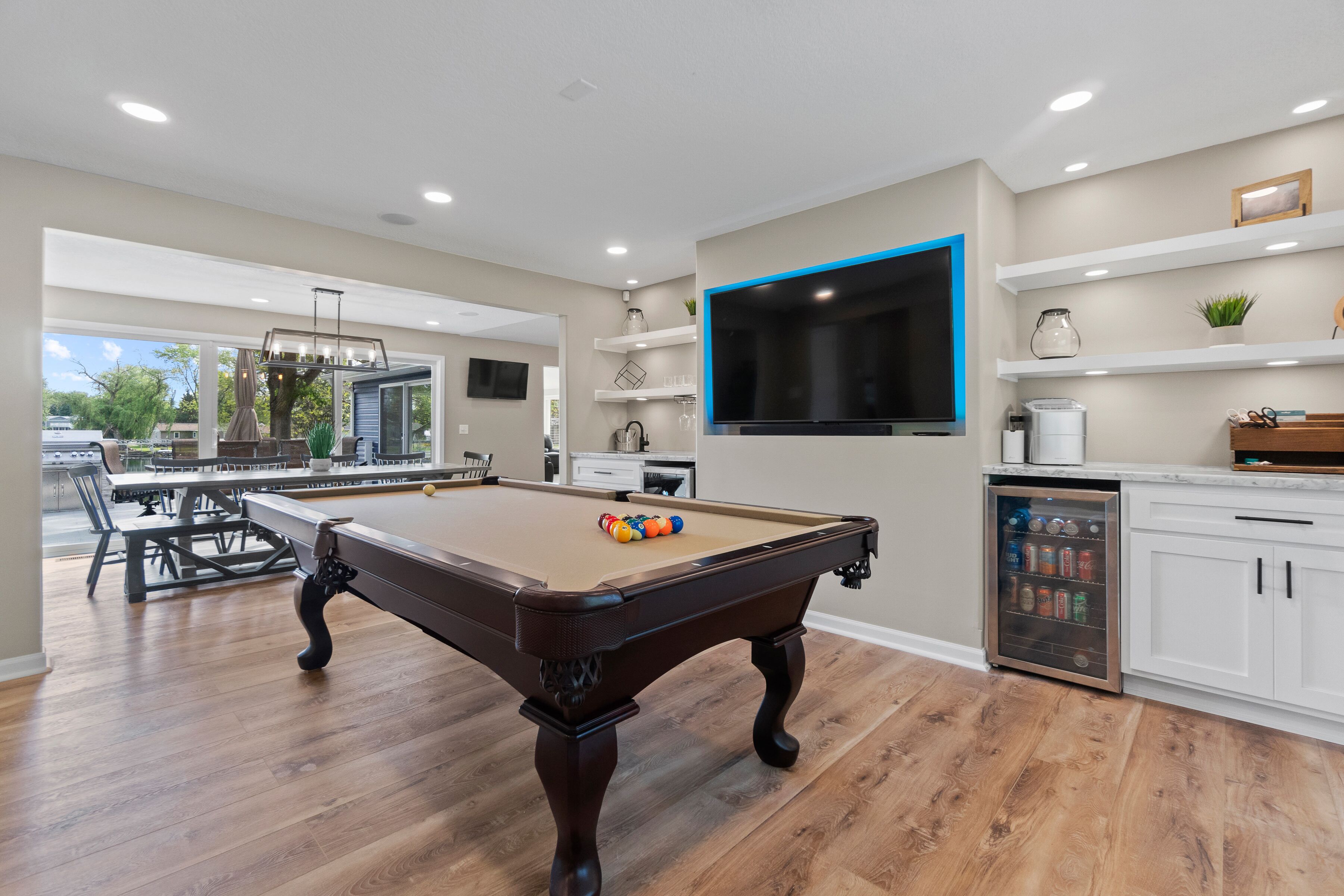 Totally Renovated! Luxury Lakehouse on Snow Lake 