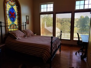 1 bedroom, desk, iron/ironing board, WiFi