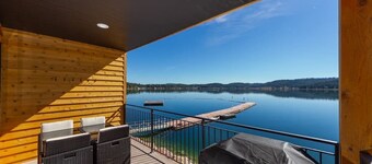 Gorgeous Triplex Unit With Spectacular Lake Views!