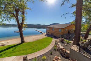 Property grounds - Gorgeous Triplex Unit With Spectacular Lake Views! (Valley)