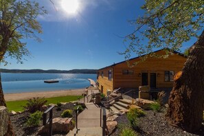 Exterior - Gorgeous Triplex Unit With Spectacular Lake Views! (Valley)