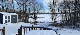 Lake front-Fishing-Snowmobile Trails Nearby!