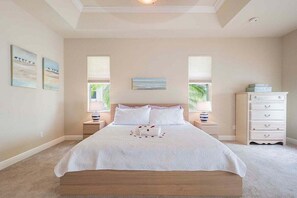 3 bedrooms, desk, iron/ironing board, free WiFi - Marais - Sunset Villa w/ Pool & Canal Views | Kayaks + Spa (Cape Coral)