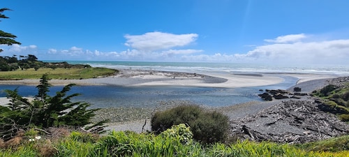 Creighton's Cottage - Paturau River