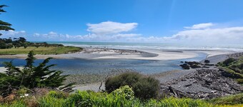 Creighton's Cottage - Paturau River