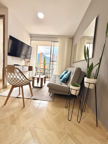 SB1326. Apartment Sabaneta, central, beautiful view of the mountains and the city