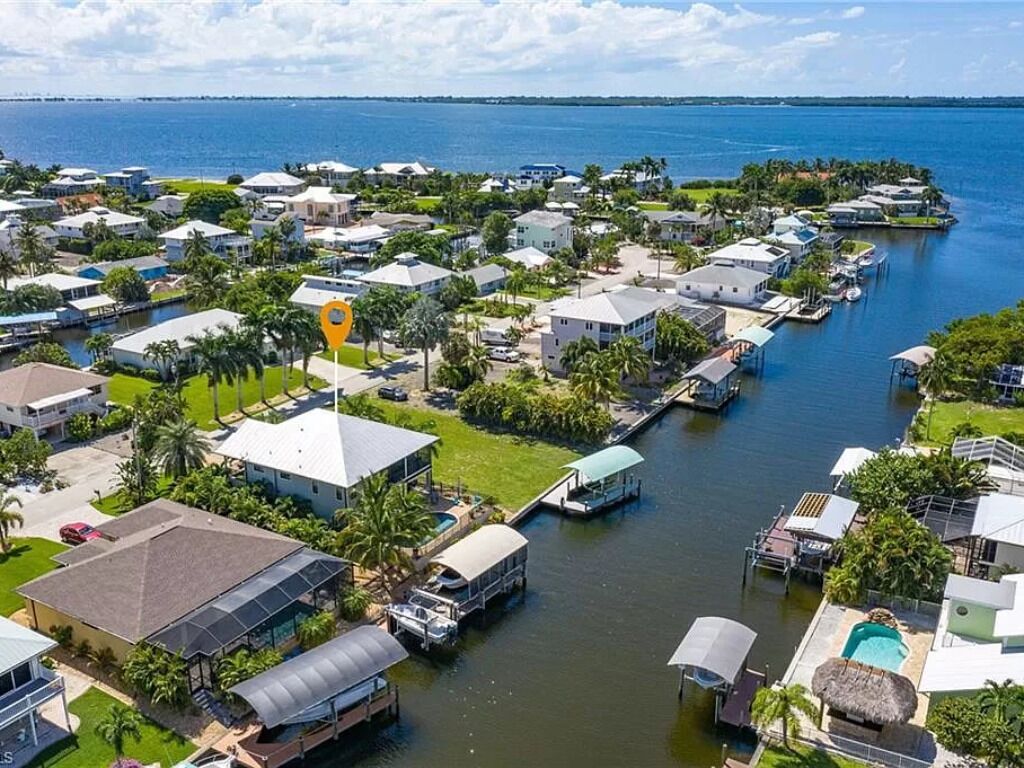 World Class Fishing, direct canal on Gulf of Mexico, 3/3, boat lift, heated pool
