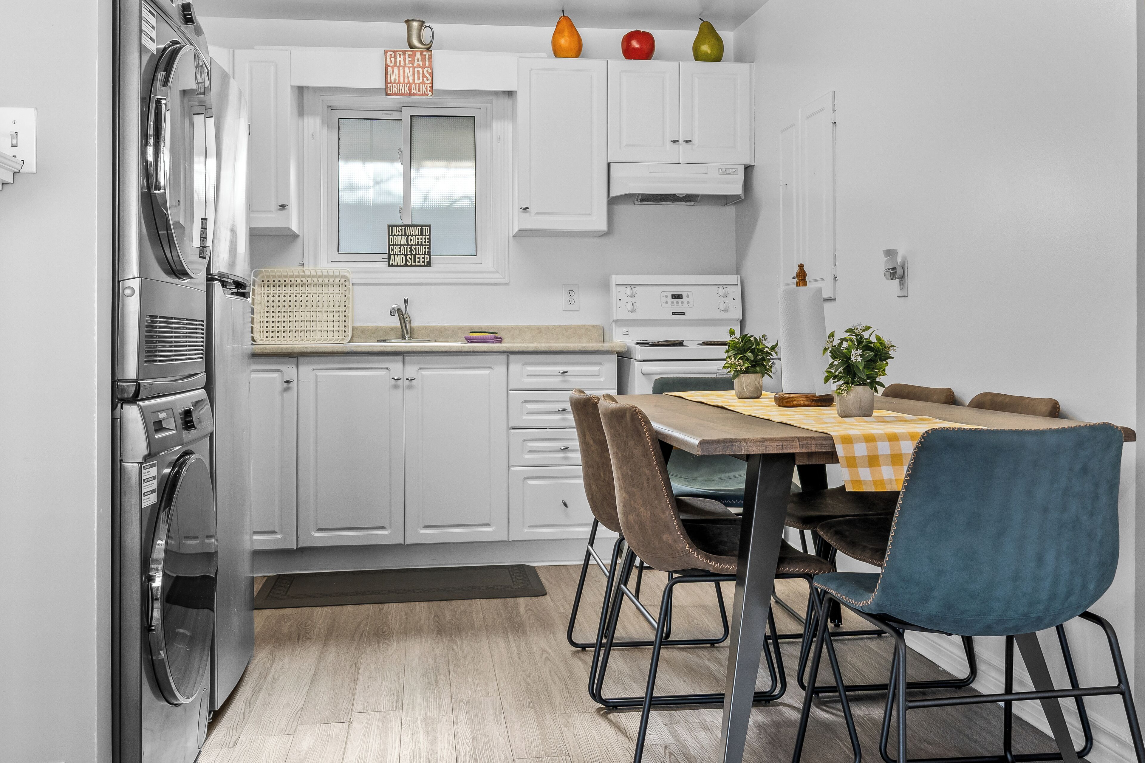 Refrigerador, microondas, horno, placa de cocina