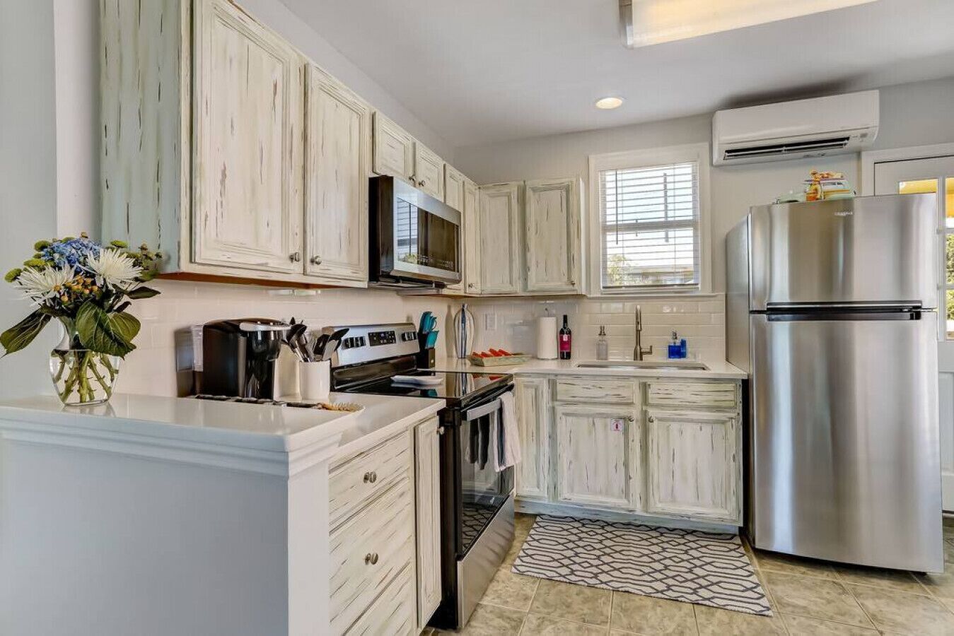 Frigorífic, microones, forn i placa de cuina 