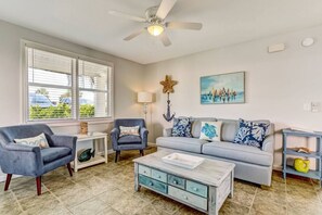Smart TV, books - South Beach Cabana Down | Patio | Pool | Across Street from Beach (Fernandina Beach)