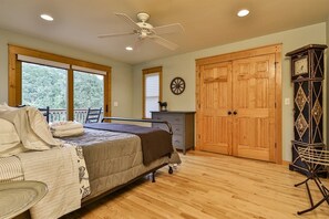 6 bedrooms, iron/ironing board, free WiFi, bed sheets